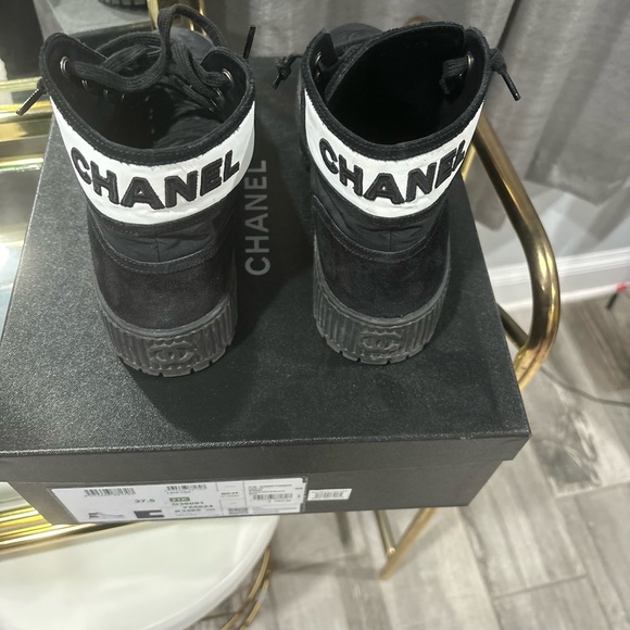 CHANEL Lace Ups - Picture 3 of 5